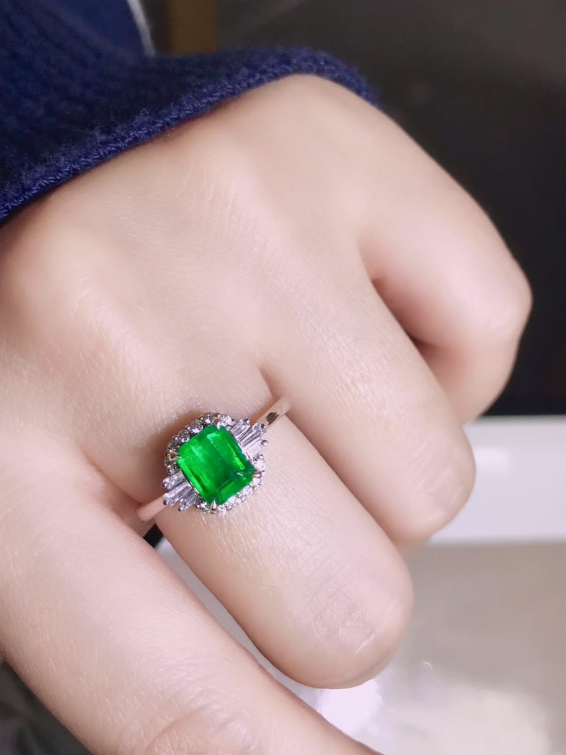 18K Gold Emerald Ring - 4