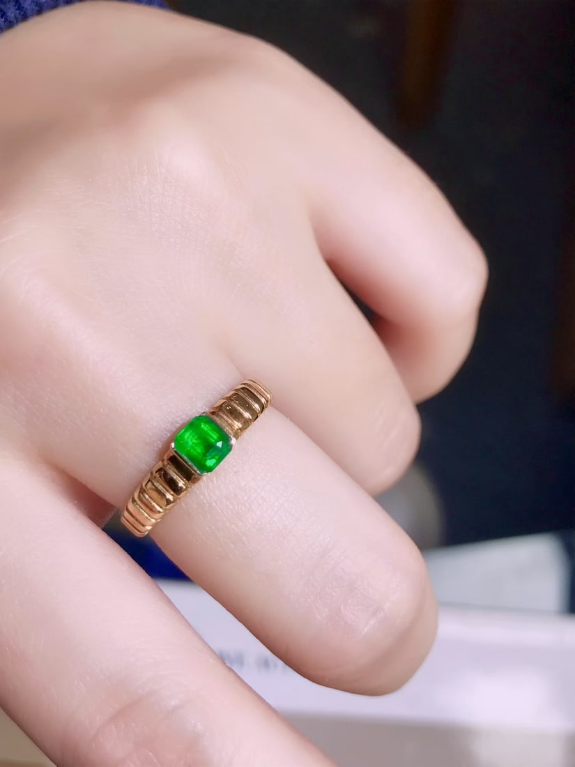 18K Gold Emerald Ring - 4