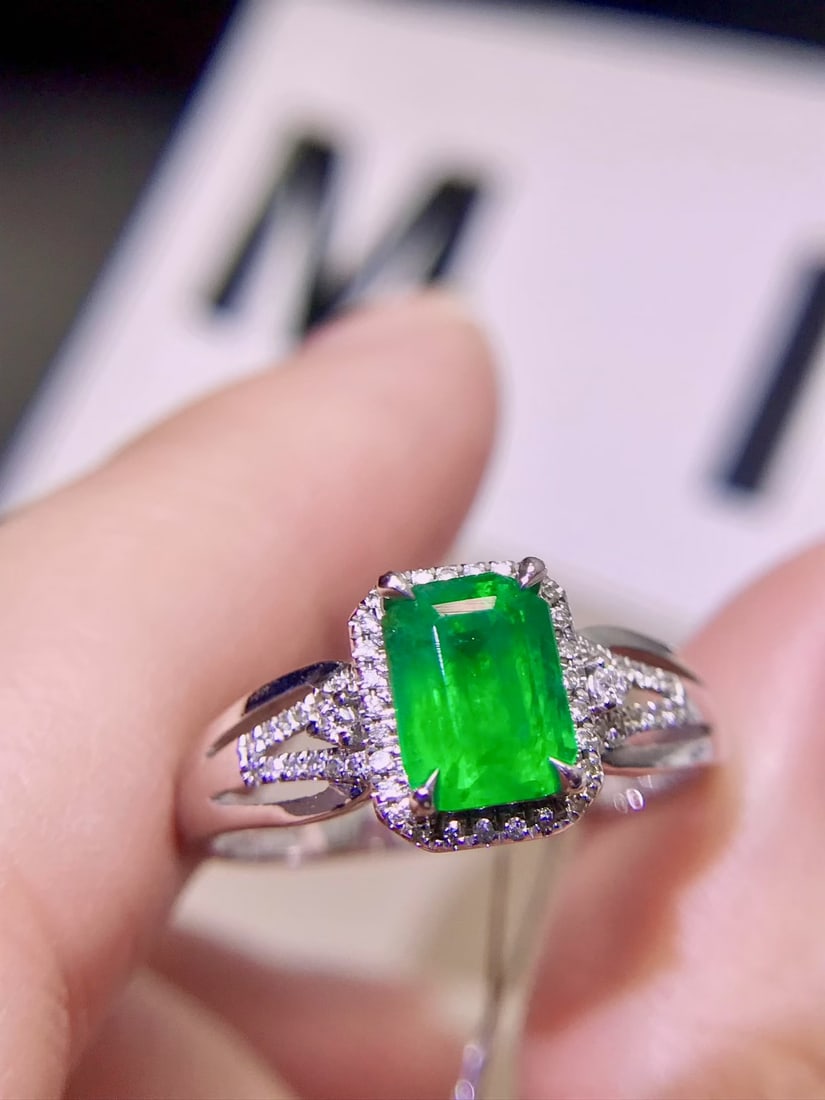 18K Gold Emerald Ring - 2