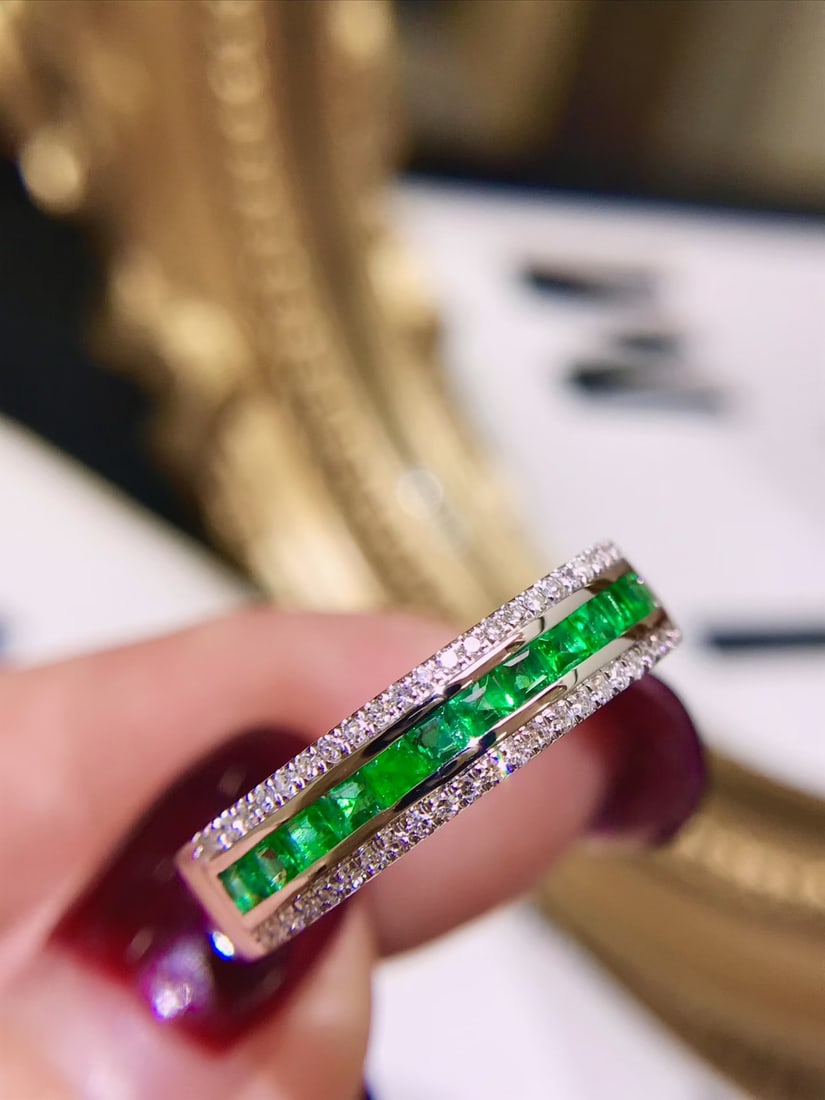 18K Gold Emerald Band Ring: This 18K Gold Emerald Band Ring captures the essence of luxury with its vivid green hue and exceptional high clarity. The emerald's fiery brilliance is perfectly complemented by the sleek and elegant