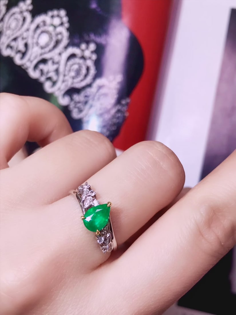 18K Gold Emerald Ring - 4