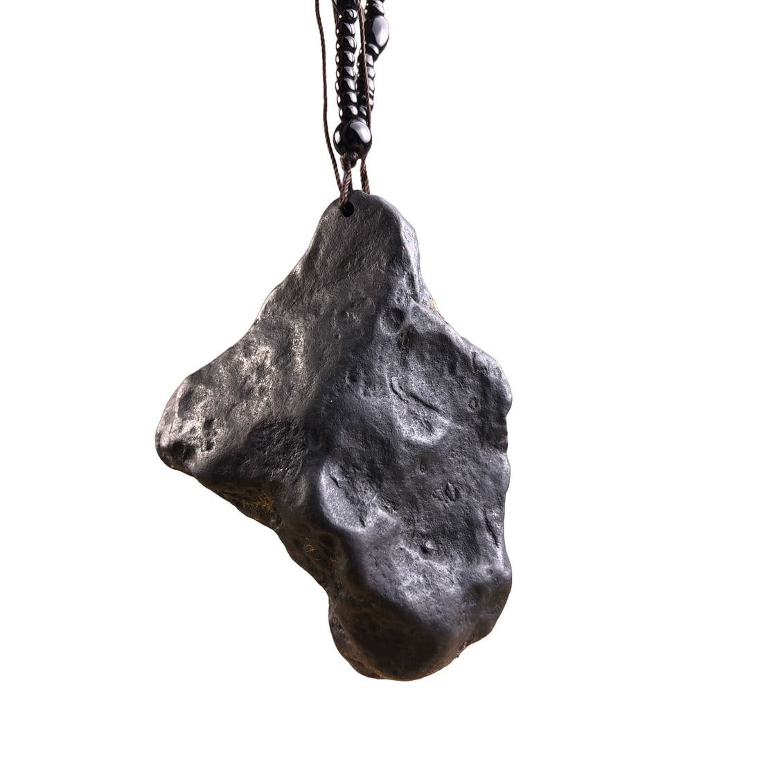 One meteorite pendant.: Meteorite pendant, measuring 8x5.8 centimeters and weighing 142 grams.