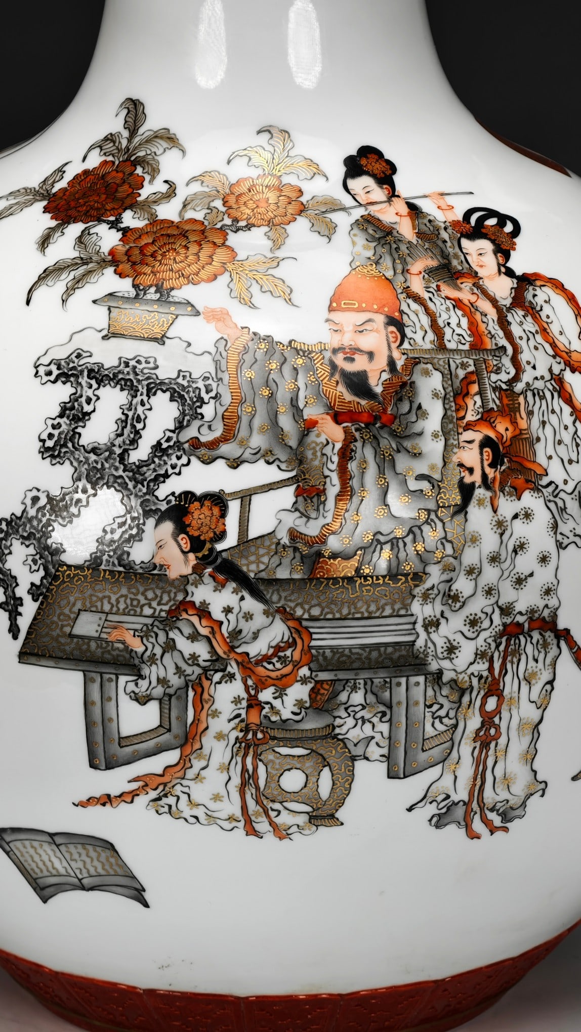 Qianlong Reign of the Great Qing Dynasty Figure Story Patterned Celestial Globe Vase - 4