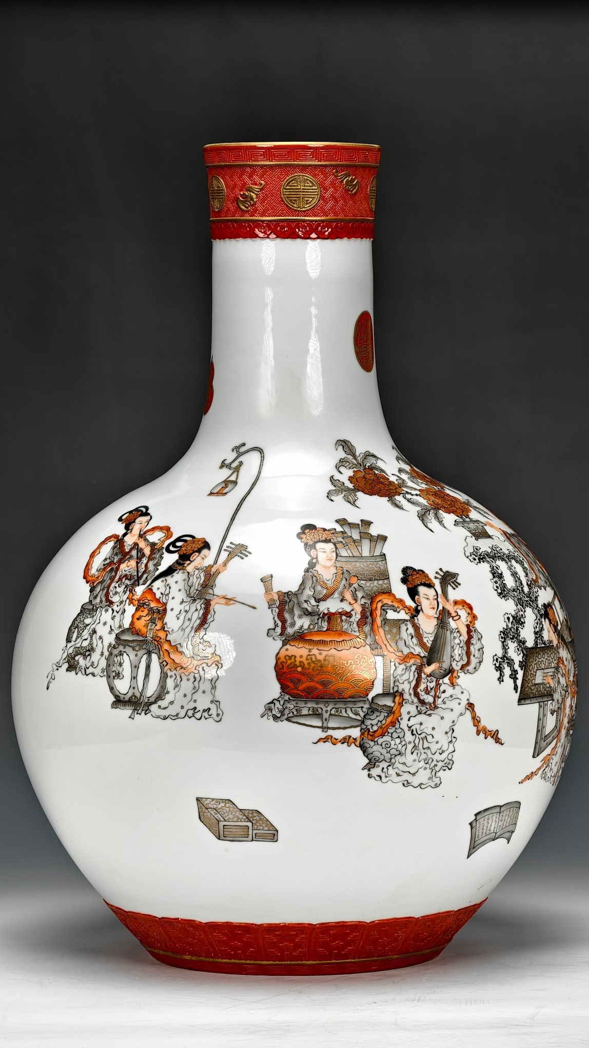 Qianlong Reign of the Great Qing Dynasty Figure Story Patterned Celestial Globe Vase - 5