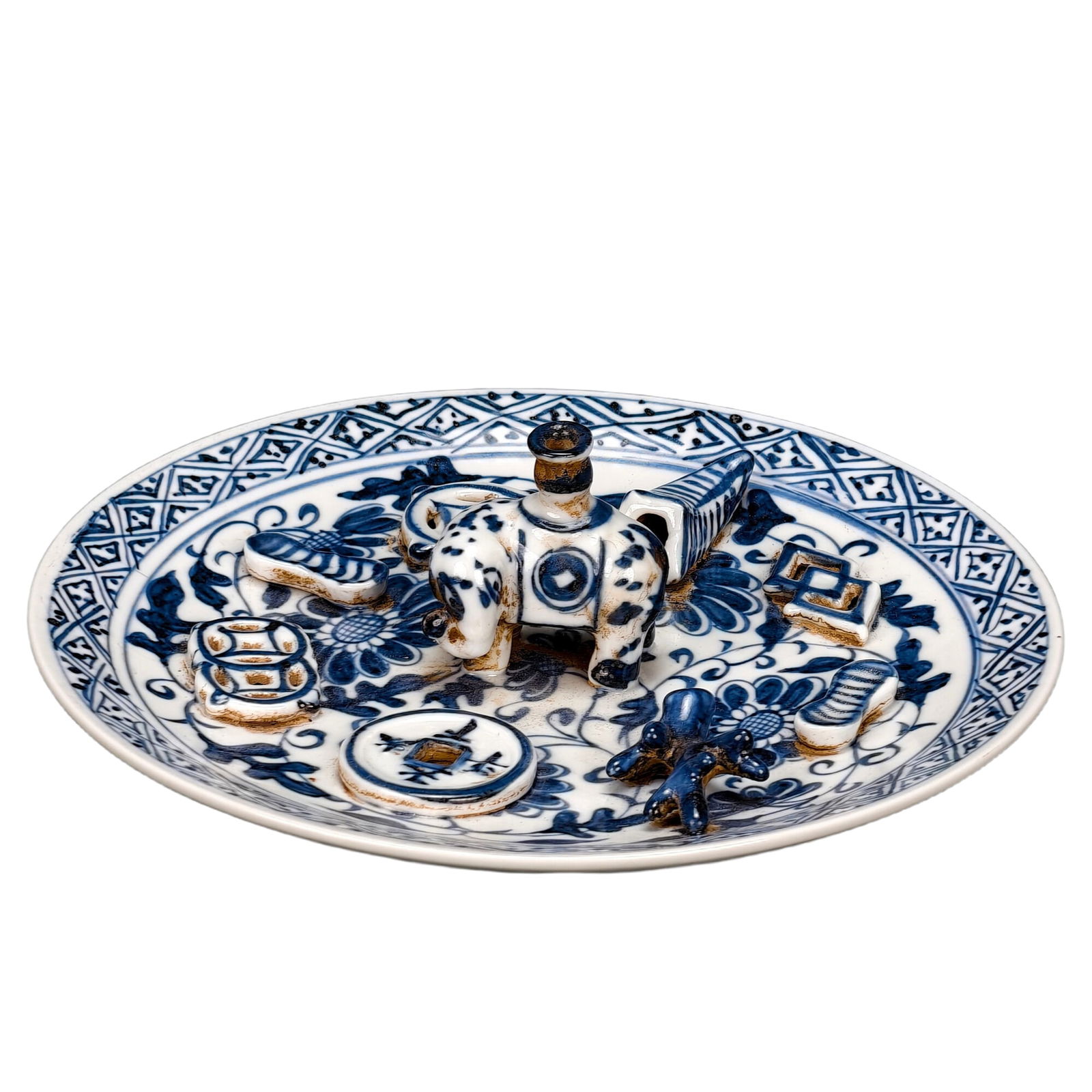 Ming Dynasty Yongxuan blue and white porcelain elephant incense holder.: Ming Dynasty Yongxuan style blue and white water grass fish pattern molded and carved porcelain incense holder. It is 7cm tall and 20.5cm wide.The main part of this incense holder is a shallow dish, w