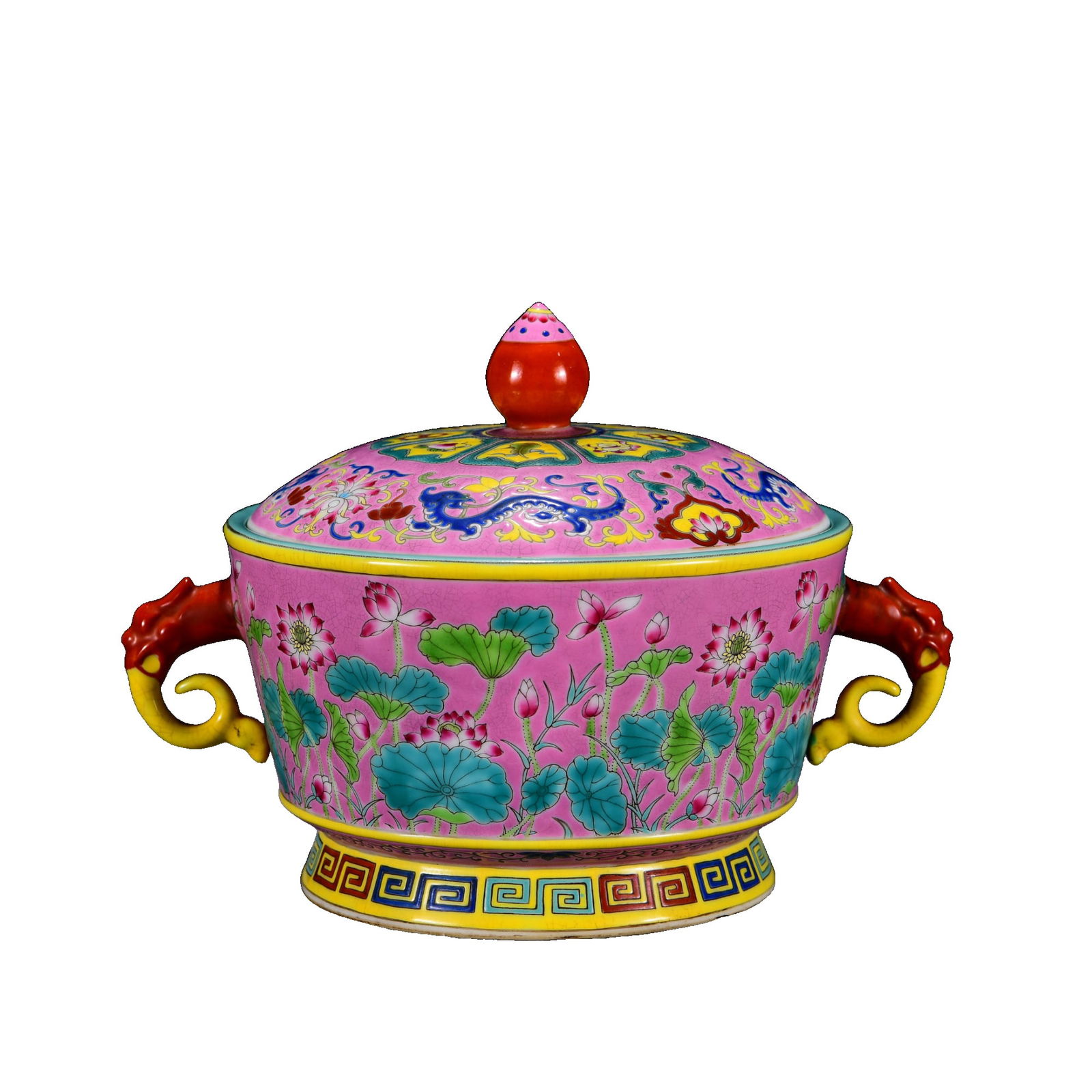 Qianlong period Famille-Rose double-handled covered jar: This is a Qing Dynasty Qianlong period red-ground famille-rose double-handled jar, with a dignified and heavy shape, high handles, and a royal style. The jar has a red base faintly visible, painted wi