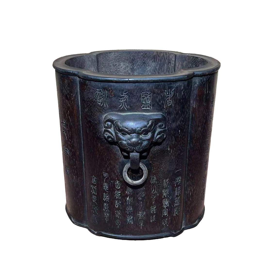 Agarwood Pen Holder: Qinan aloeswood pen holder, the pen holder is finely carved with exquisite workmanship, complete appearance, with a light fragrance, very rare, a top-quality collection item. The pen holder measures 1