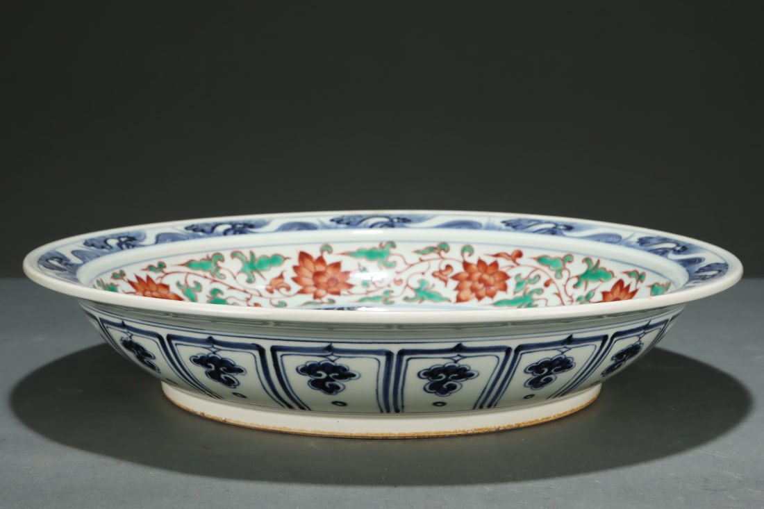 Yuan Dynasty blue and white porcelain plate with red and green color, decorated with intertwined - 10