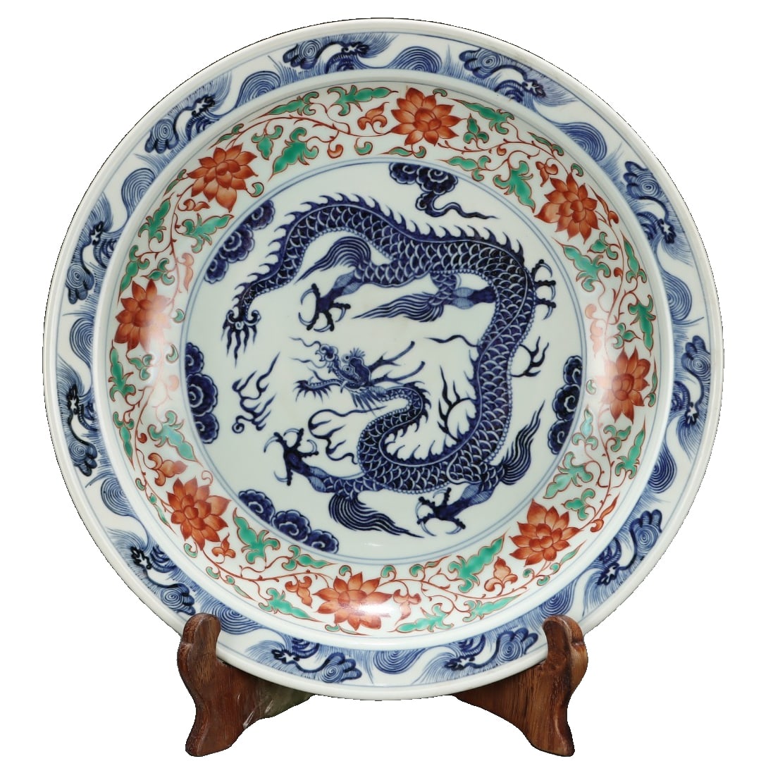 Yuan Dynasty blue and white porcelain plate with red and green color, decorated with intertwined (1 of 10)