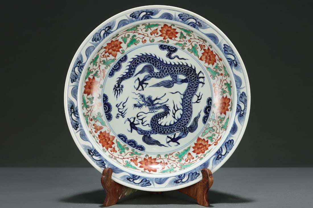 Yuan Dynasty blue and white porcelain plate with red and green color, decorated with intertwined - 4