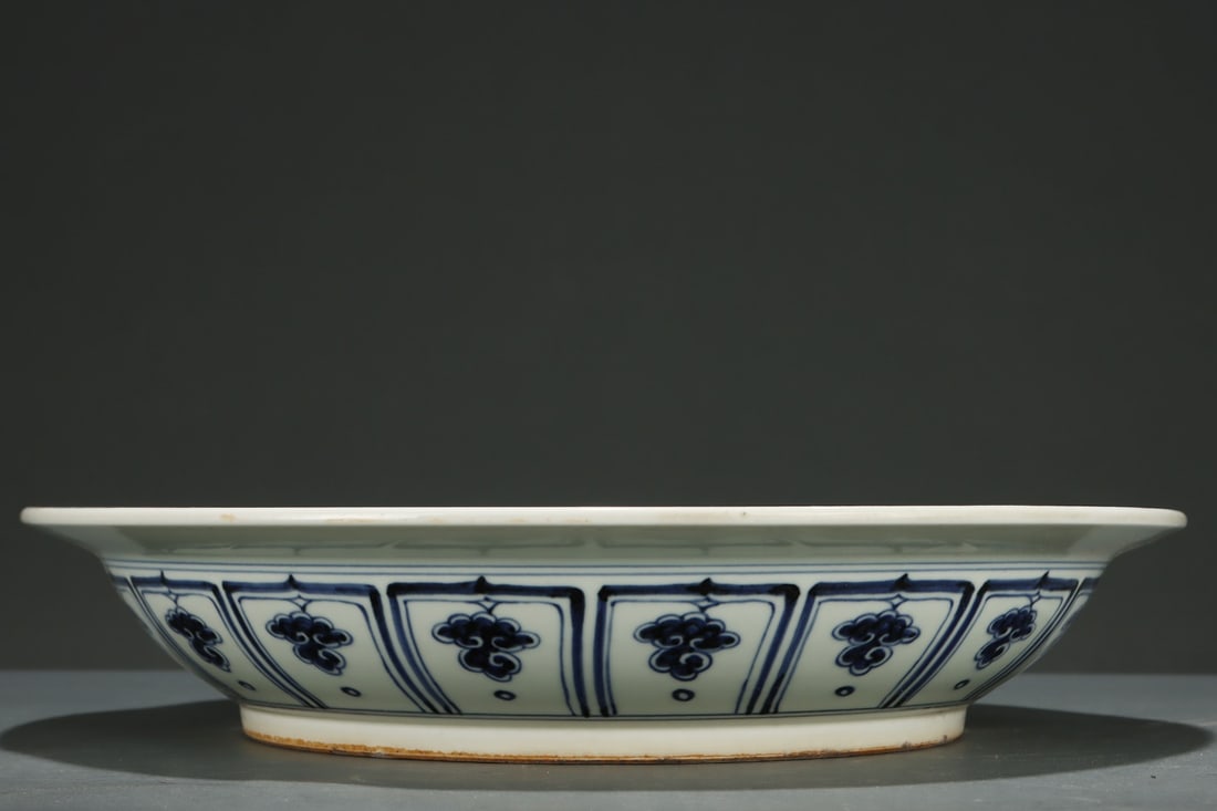 Yuan Dynasty blue and white porcelain plate with red and green color, decorated with intertwined - 9