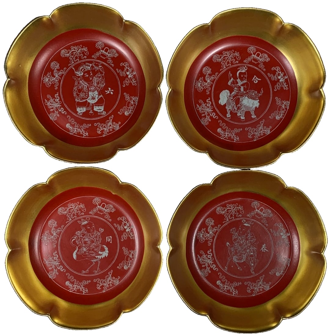 Song Ru kiln, gilded, carved with a design of six sunflowers and "Spring" at the mouth of the: This is a Song Dynasty Ru kiln gold-plated wash basin with a carved design of sunflowers and mouth, measuring 4.5 centimeters in height and 17 centimeters in diameter. The shape is elegant and well-pr