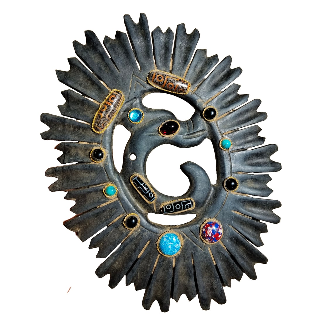 Meteorite Hongshan Culture Pig Dragon: Meteorite Hongshan culture pig dragon, inlaid with gemstones and Tianzhu, exquisitely carved, with smooth lines, well-preserved, a precious collectible. 29x22 cm, weighing 2.08 jin.