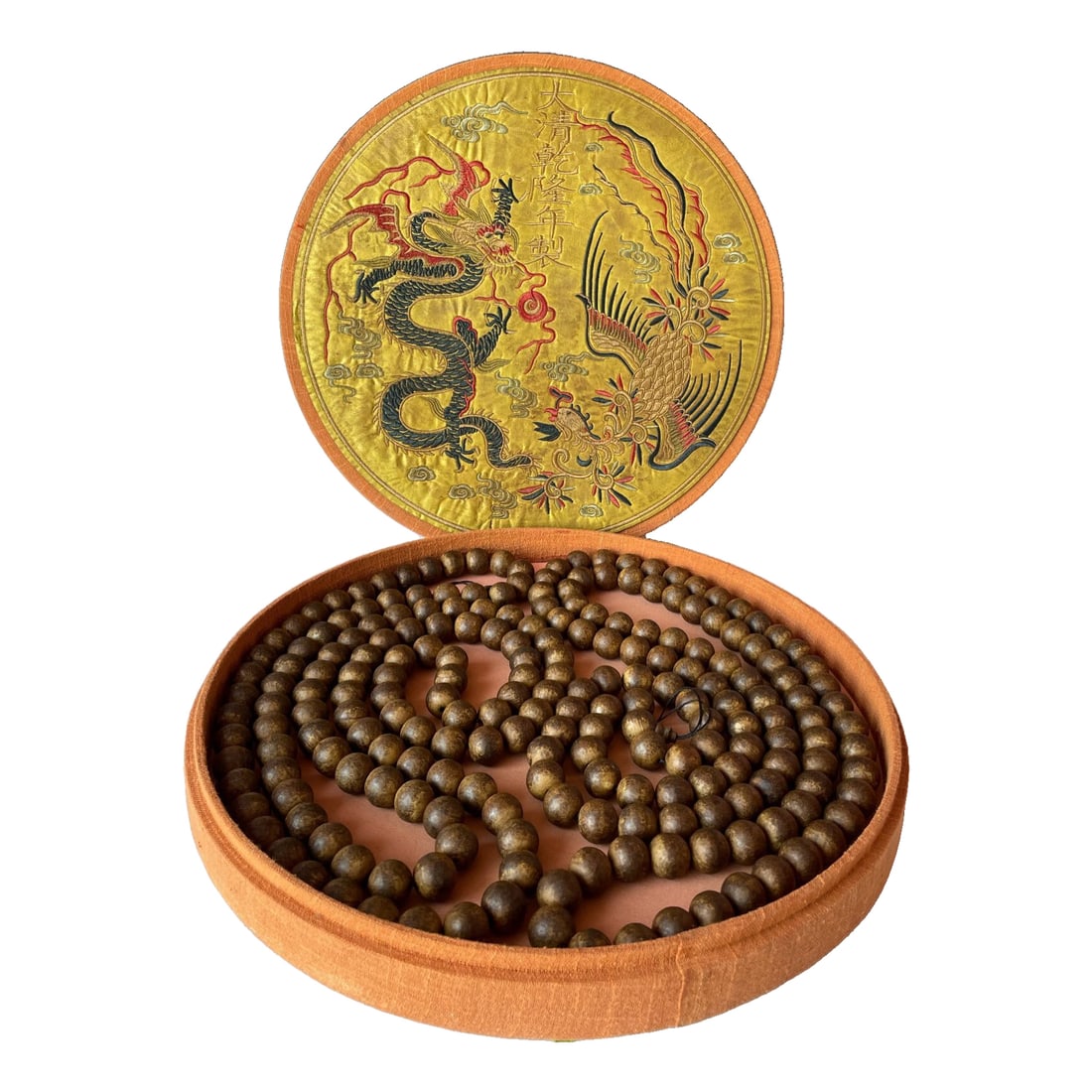 Qing Dynasty embroidered box containing agarwood prayer beads.: Qing Dynasty embroidered sandalwood beads in a box, with a faint fragrance that helps to calm the mind and spirit. Well-preserved. The box has a diameter of 40 cm and a height of 6 cm, while the beads
