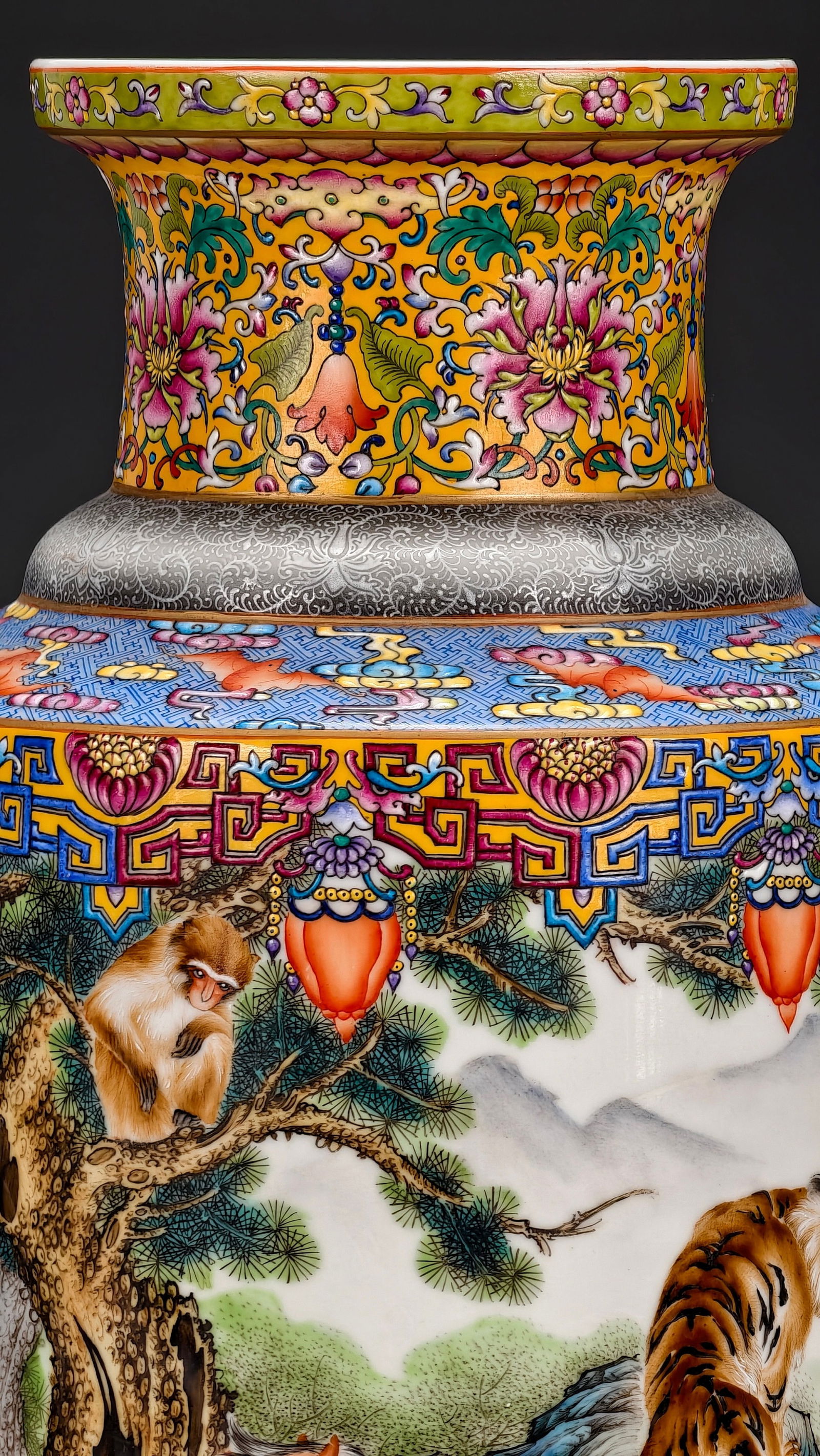 Qianlong period of the Qing Dynasty, a vase with twelve zodiac animal patterns. - 3