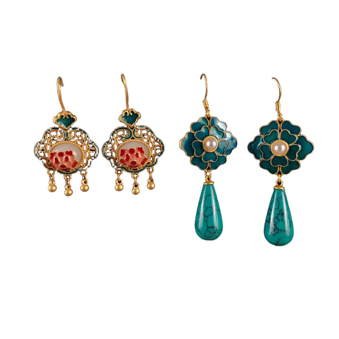 Gilded and blue earrings, flower design, turquoise teardrop earrings: Gilded and blue-toned earrings, floral design, turquoise teardrop earrings, gold frame, embellished with pearls.Length approximately 4cm x 2.1cm, length approximately 6cm x 2cm (see photos for