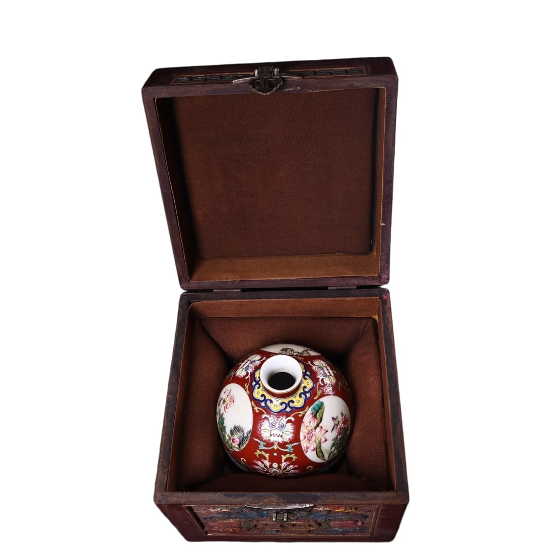 Qing Dynasty palace pure hand-painted famille rose porcelain vase: Qing Dynasty court collection hand-painted famille rose porcelain vase and jar. Exquisite craftsmanship, unique and exquisite vessel shape, accompanied by a high relief painted box. The box is 18 cm