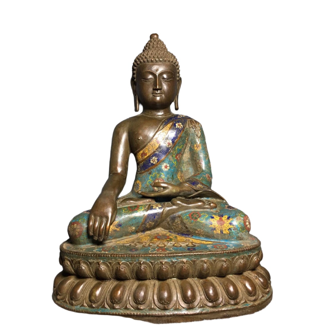 CloisonnE Statue of Sakyamuni Buddha: This cloisonnE statue of Shakyamuni Buddha stands at a height of 46 centimeters, with a length of 35 centimeters and a width of 26 centimeters, weighing 19 catties. The design is dignified and