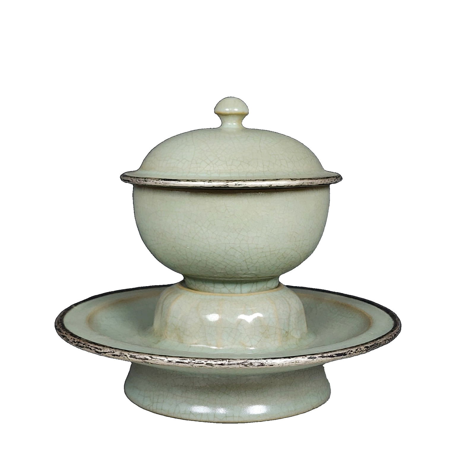 Song Ru kiln sky blue glazed stem cup: This Song Ru kiln celadon pedestal cup stands 17 centimeters tall with a diameter of 19 centimeters. It features an elegant design with a rounded and full cup body, paired with a lidded bowl for both
