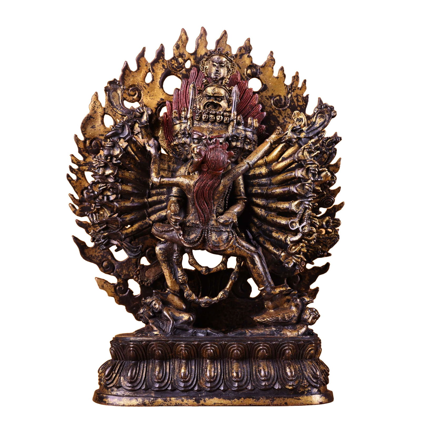 One statue of a large copper Vajradhara Buddha.: A finely crafted copper high relief carved Tibetan-style gilt bronze statue of Mahakala Buddha.Exquisite craftsmanship and exquisite workmanship.Weighs 2900 grams, 28 centimeters in height, 22 centime