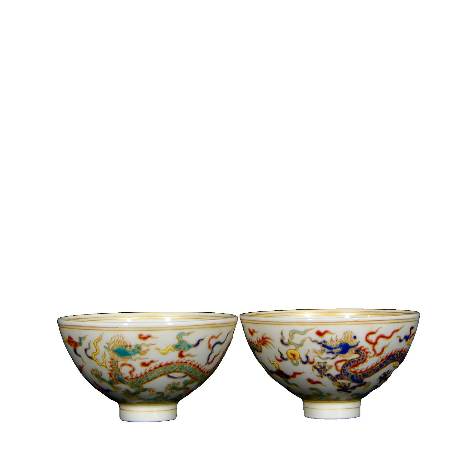 Ming Dynasty Yongle five-color painted gold dragon pattern chicken heart cup: This Ming Dynasty Yongle polychrome and gilt dragon-patterned chicken heart cup features a dignified and beautiful shape, with the bowl flaring outwards and the base having a full foot ring, all in ha