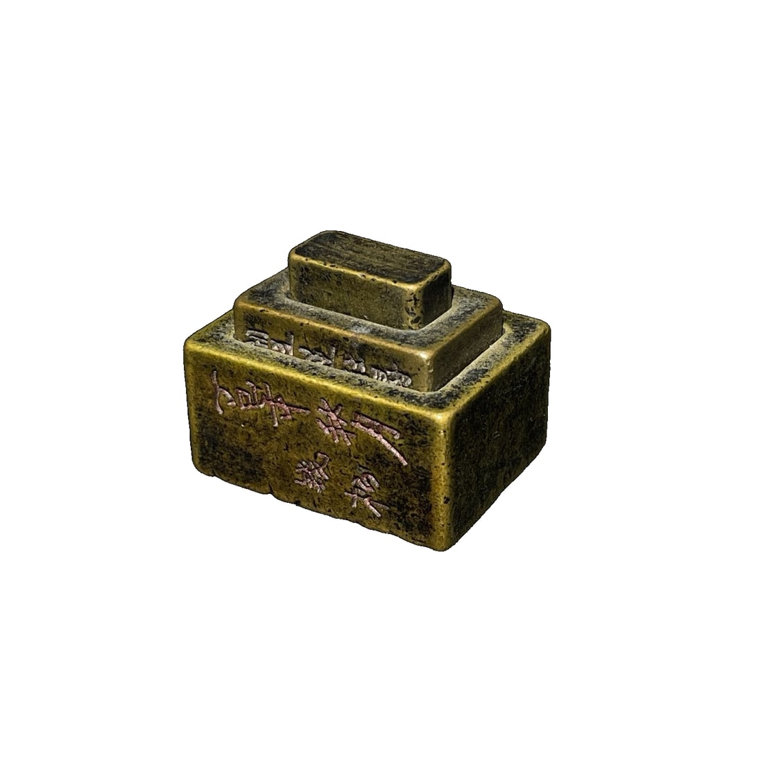 Brass seal stamp.: This brass seal stamp has dimensions of 4x3x3.5 centimeters, small and easy to grip. The shape is square, with a stable overall layout and a multi-layered design at the top, creating a sense of