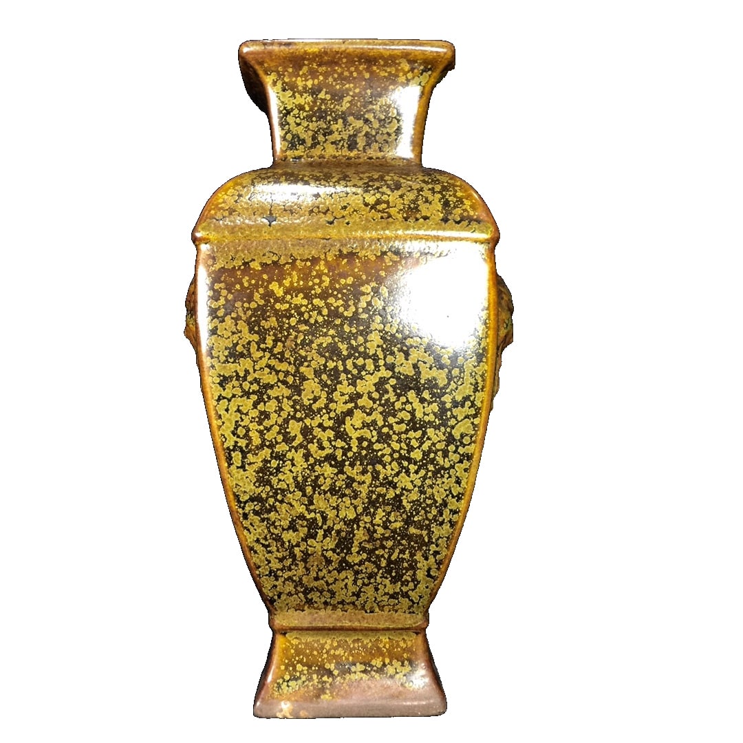 Everything goes smoothly square bottle: This square bottle is covered with tea leaf glaze all over, with a thick and natural glaze color, a deep and moist color, and a warm and heavy patina, showing the beauty of the precipitation of
