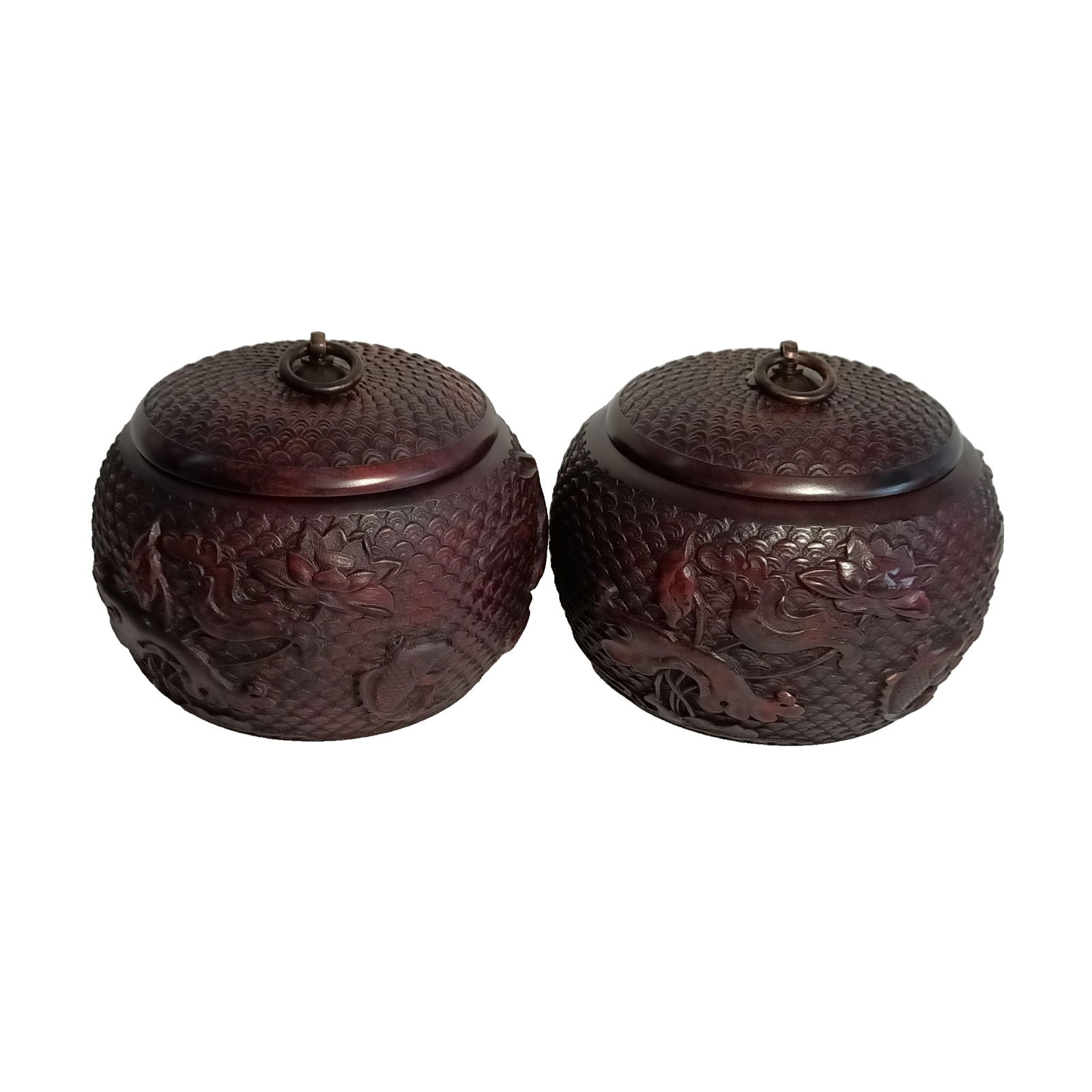 Old rosewood tea caddy: Antique Tibetan old redwood tea caddy, well-preserved, finely carved, 13x11 centimeters, weighing 1285 grams for two.