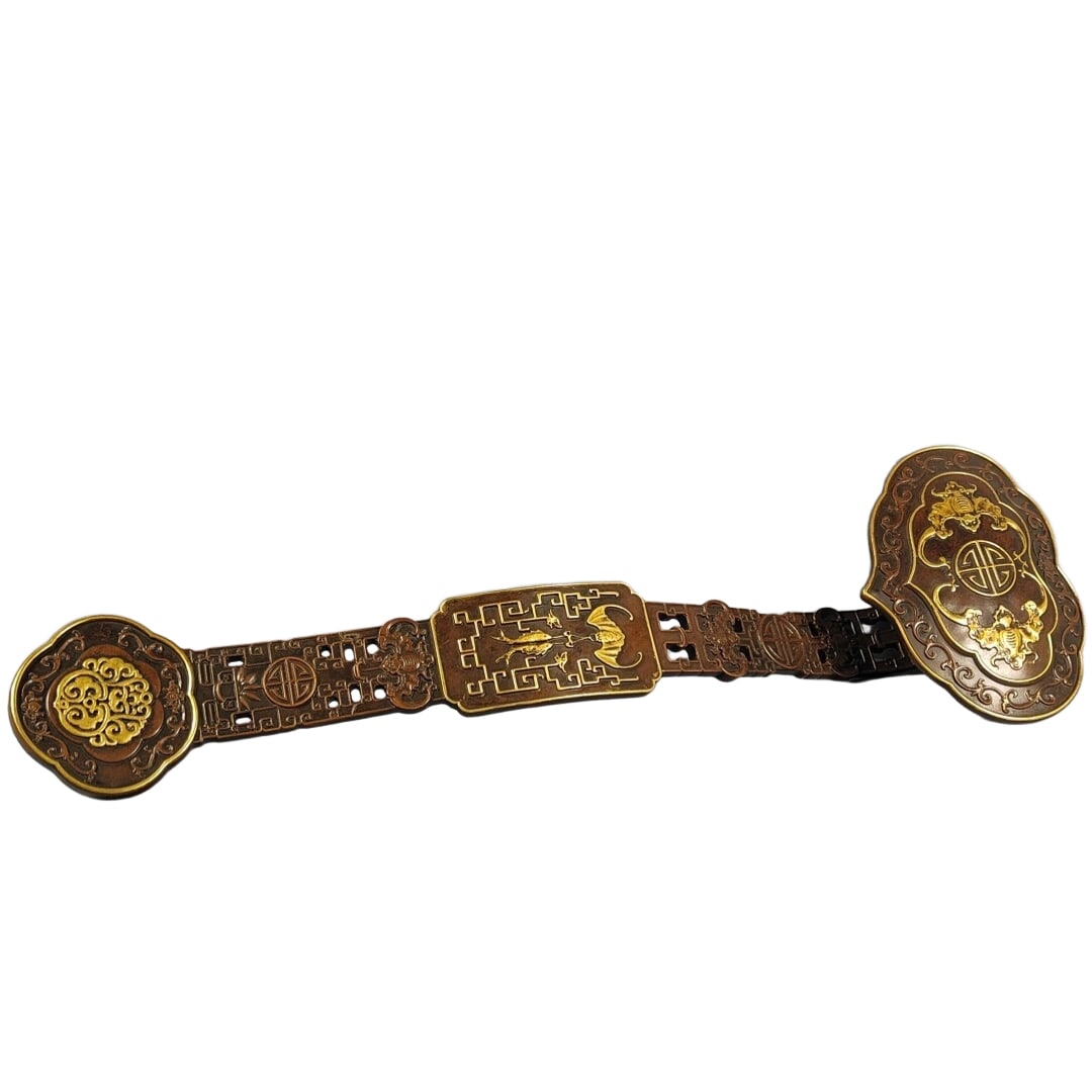 Qing Dynasty copper inlaid with gold ruyi scepter: Qing Dynasty copper-inlaid gold ruyi scepter, well-preserved, with a length of 55 centimeters, width of 16 centimeters, and weight of 5.3 catties.