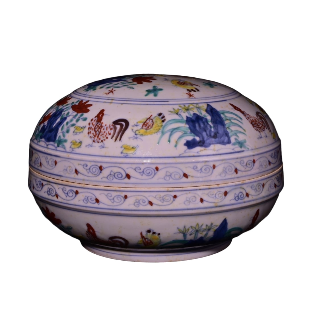 Ming Dynasty Chenghua period red enamel chicken design fruit box: This is a red-glazed Doucai chicken-themed fruit box from the Chenghua period of the Ming Dynasty. It is 12.5 centimeters tall with a diameter of 18 centimeters. The shape of the box is round and soli