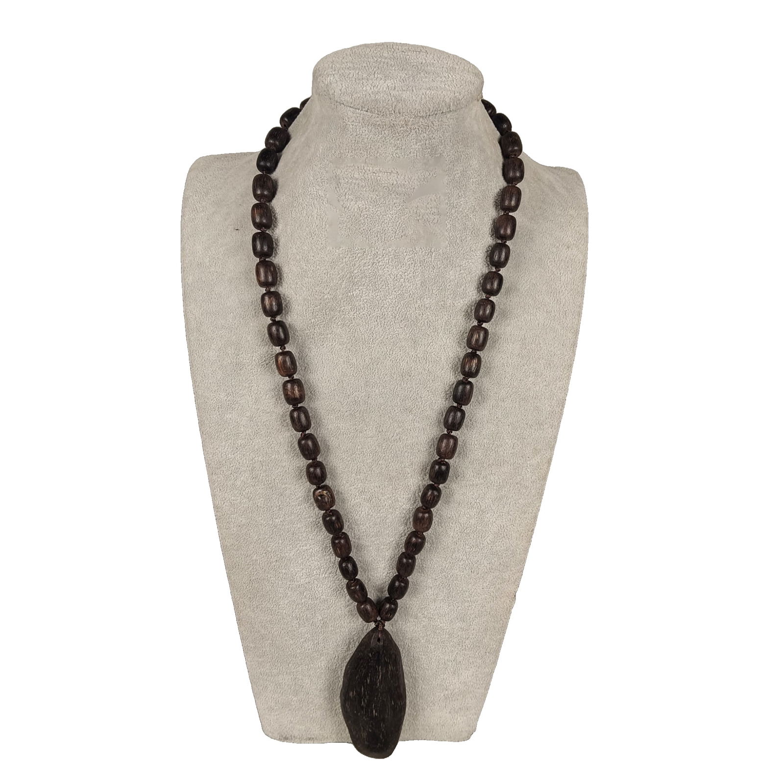 Agarwood necklace (1 of 10)