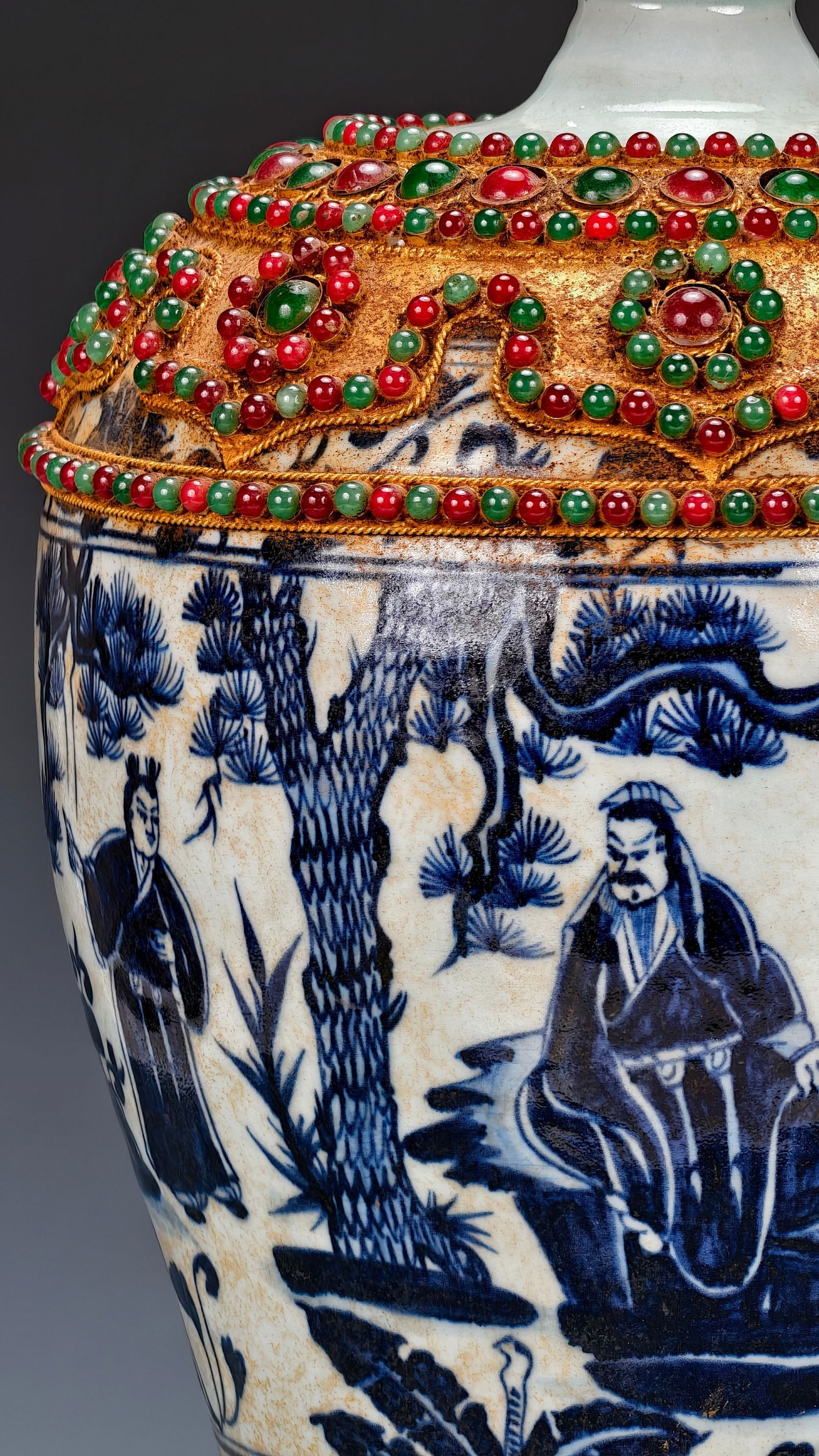 Yuan Dynasty blue and white porcelain vase with painted figures. - 3