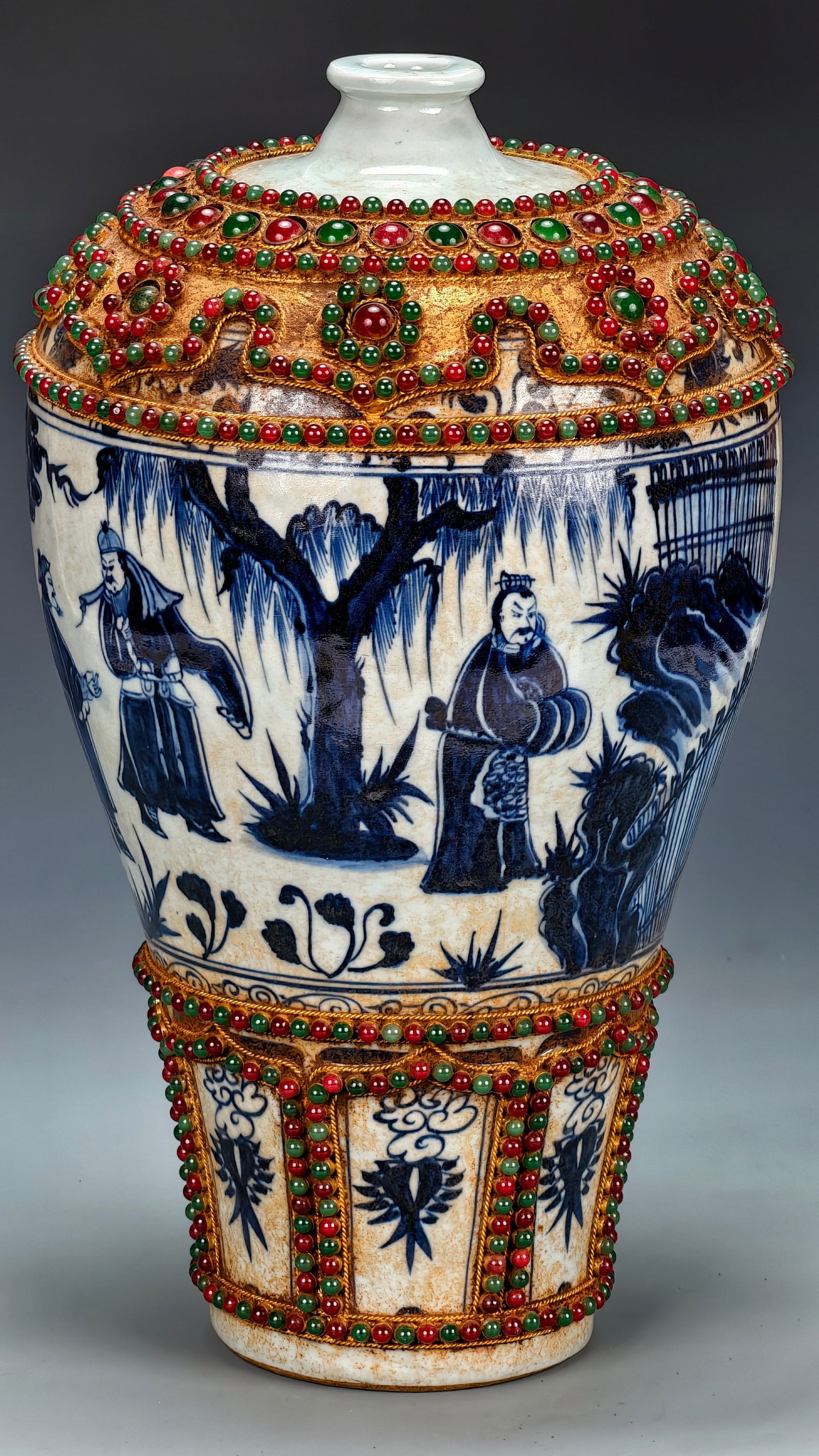Yuan Dynasty blue and white porcelain vase with painted figures. - 7