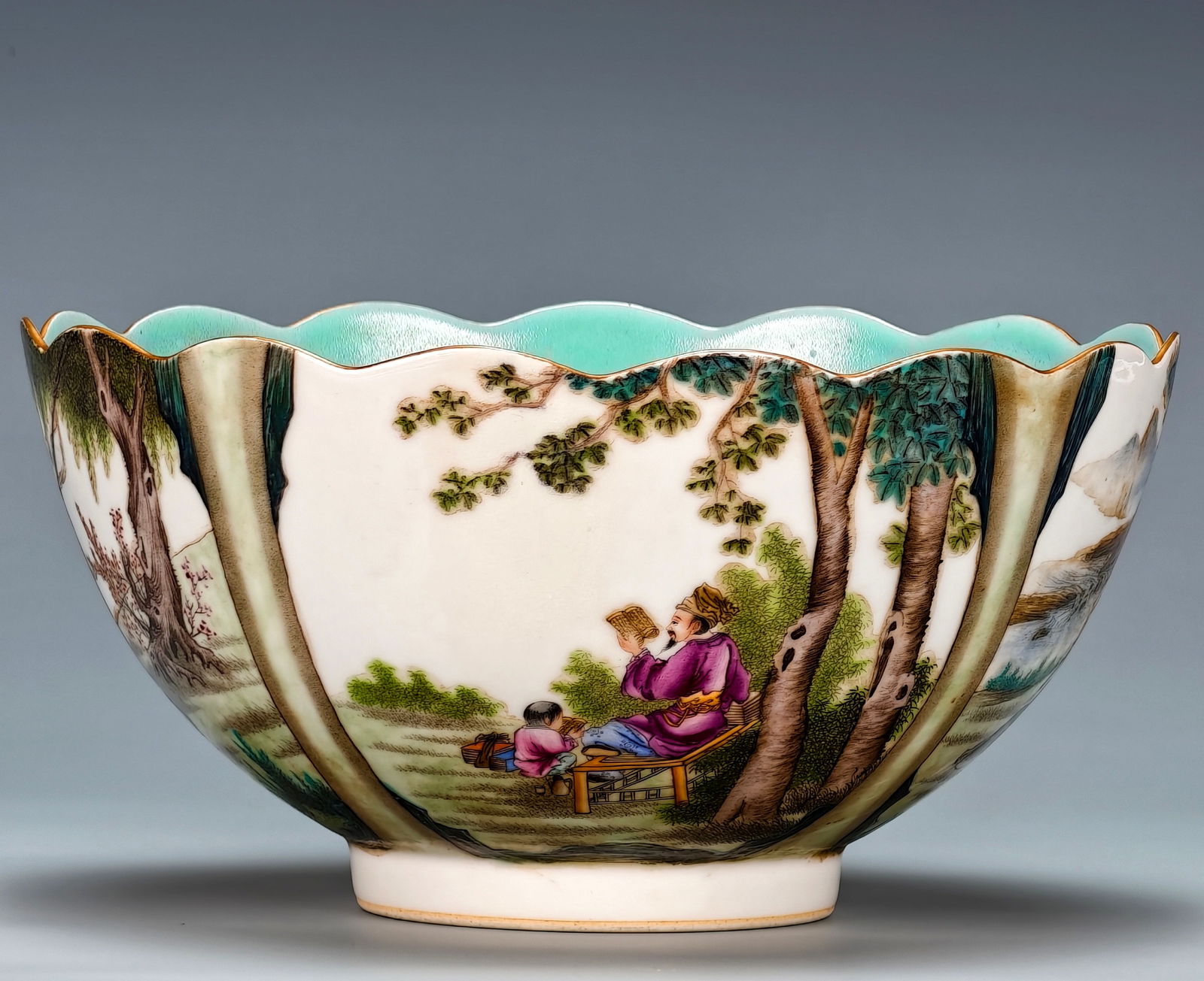 Qianlong period, Qing Dynasty, famille rose figure bowl with petal-shaped mouth. - 6