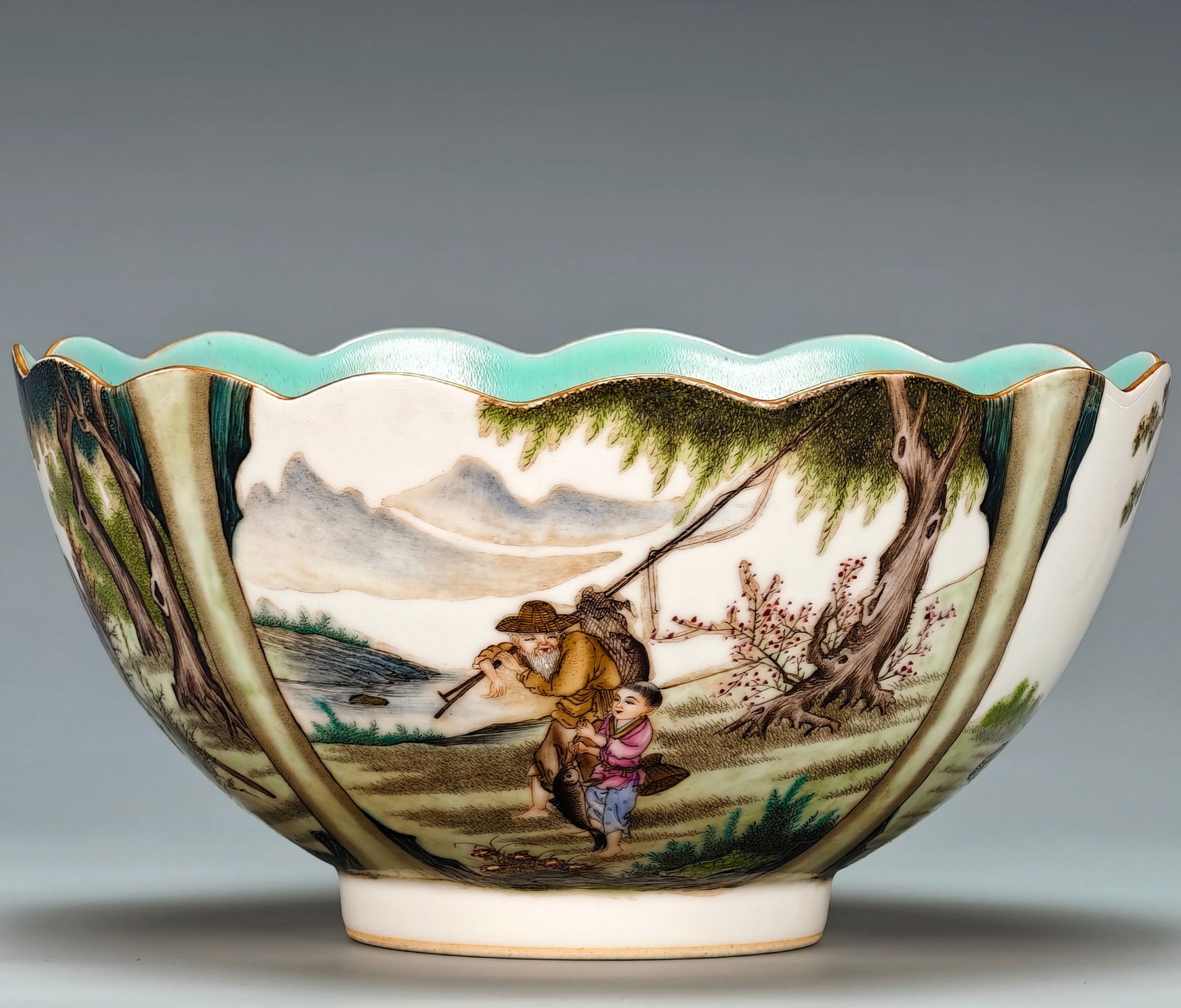 Qianlong period, Qing Dynasty, famille rose figure bowl with petal-shaped mouth. - 7