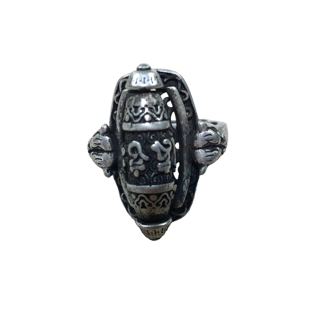 Tibetan-style rotating ring: Tibetan style rotating ring, made entirely by hand with exquisite craftsmanship. It has a thick and heavy patina, unique design, and is in perfect condition. It measures 24cm in length, 22cm in
