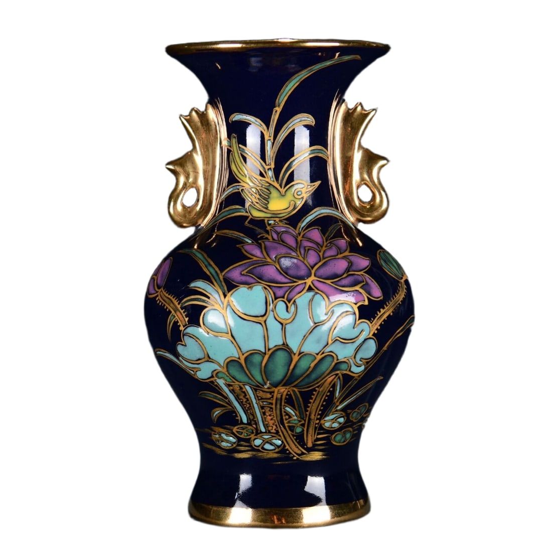 Song Ru kiln painted double-eared vase: This Song Dynasty Ru kiln gemstone blue glazed double-eared vase features a rich and crystal-clear glaze color throughout the body, with a translucent glaze surface resembling a deep and gem-like