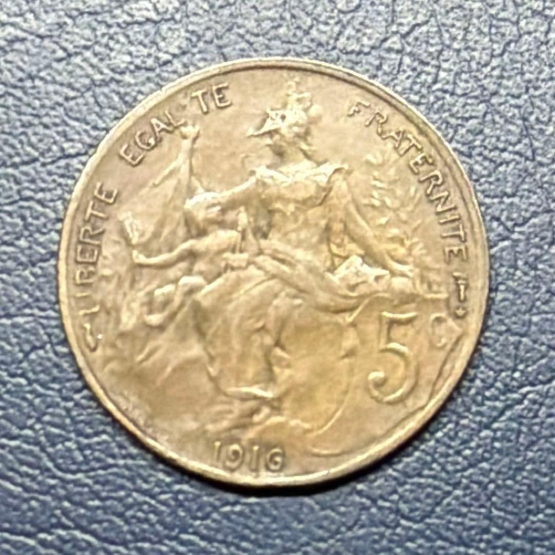 French 5 cent coin from 1916, featuring the Statue of Liberty design.: French 5 cent coin from 1916, featuring the design of the Statue of Liberty.