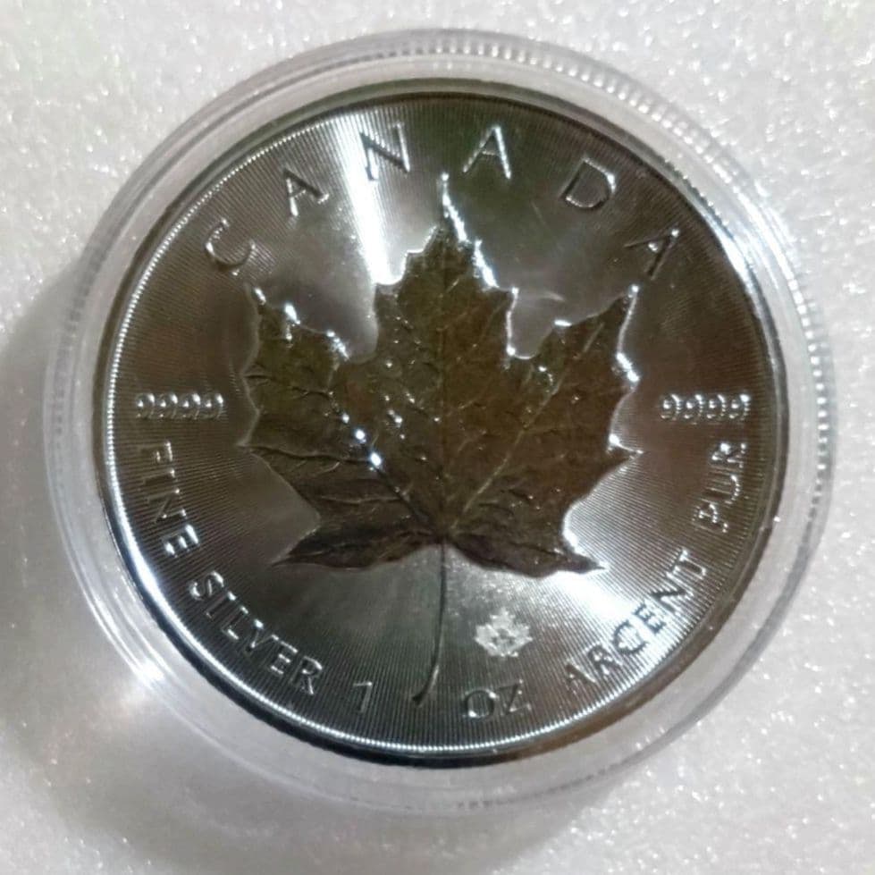 Canadian maple leaf silver coin, 1 ounce, comes with a certificate of authenticity. (1 of 3)