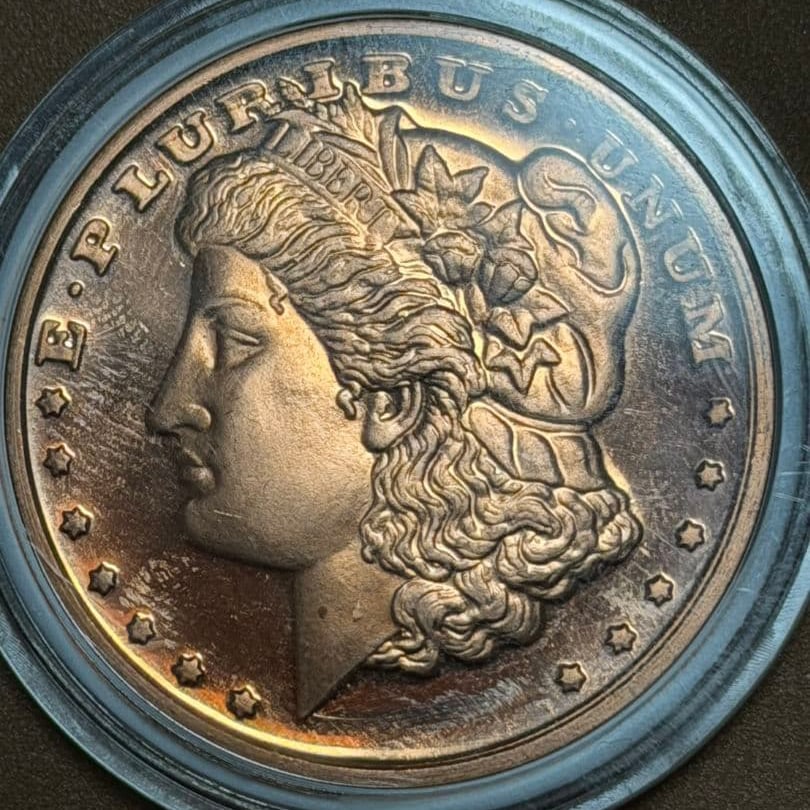 Morgan silver dollar coin, 1 ounce copper.: 1882 Morgan silver coin, 999 pure copper.Coin type: Morgan silver dollarMaterial: 999 pure copperWeight: 1 ounce AVDP
