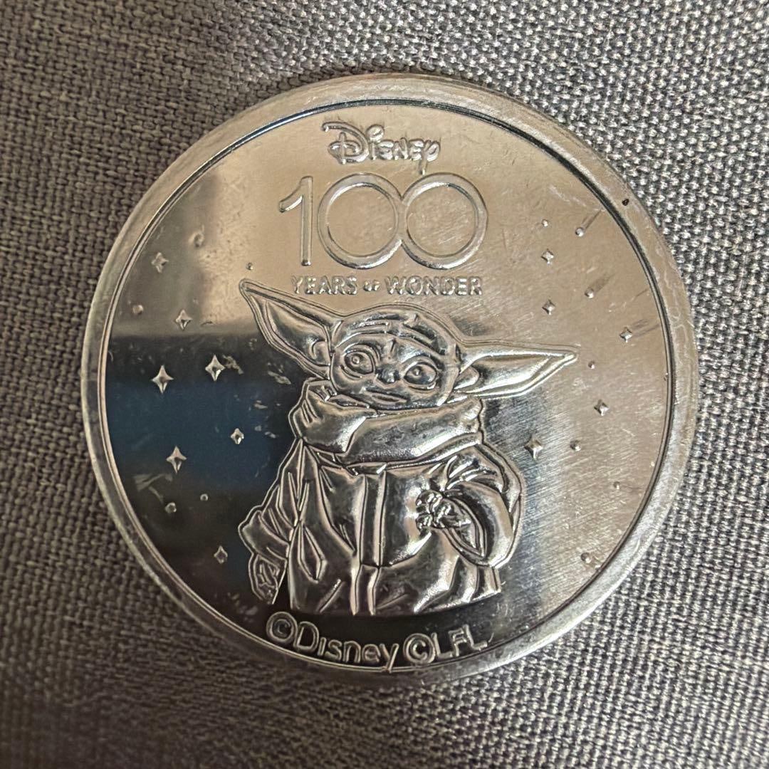 Gloogudi Disney World 100th Anniversary Commemorative Coin: It is a commemorative coin celebrating the 100th anniversary of Glogoo, purchased at Walt Disney World in Florida.