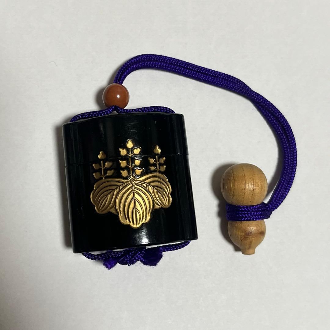 Box (small decorative container): This is a box for a stamp case (small container) and a type of Japanese sweet called "wagashi".