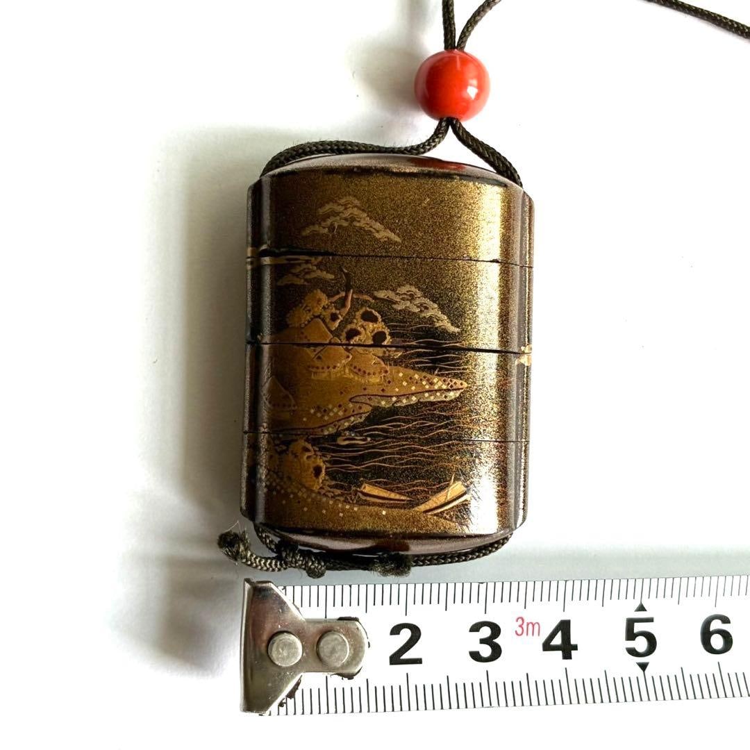 Antique lacquerware box: Antique lacquerware box