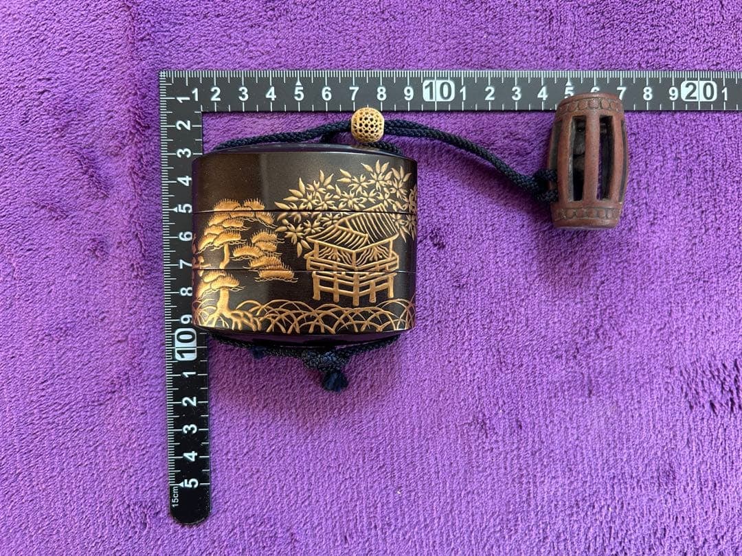 The box is decorated with landscape patterns. - 5