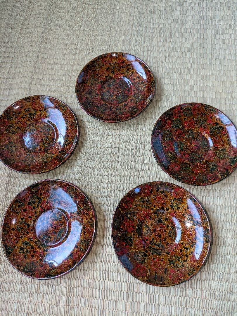 Lacquerware containers and plates - 10