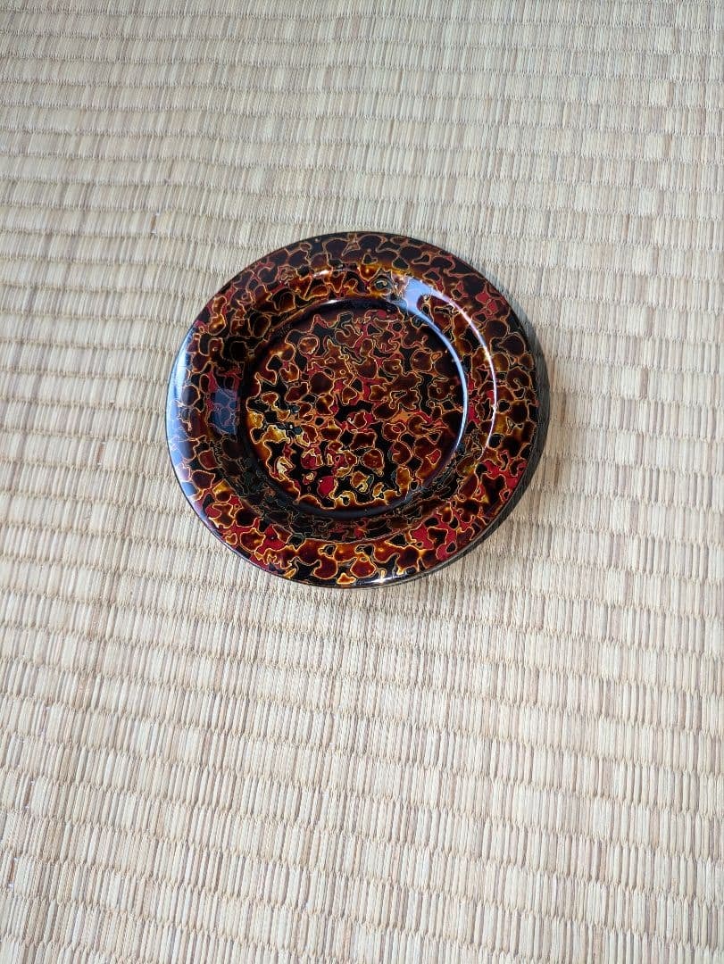 Lacquerware containers and plates - 12