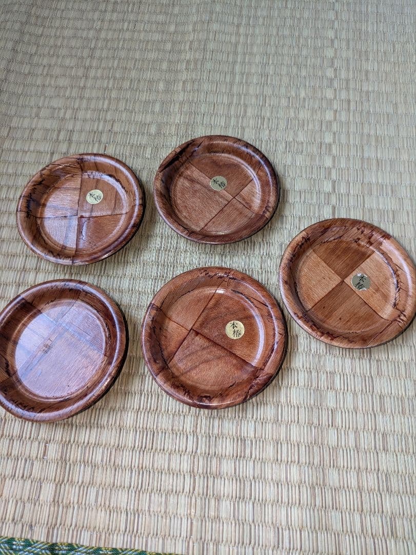 Lacquerware containers and plates - 17
