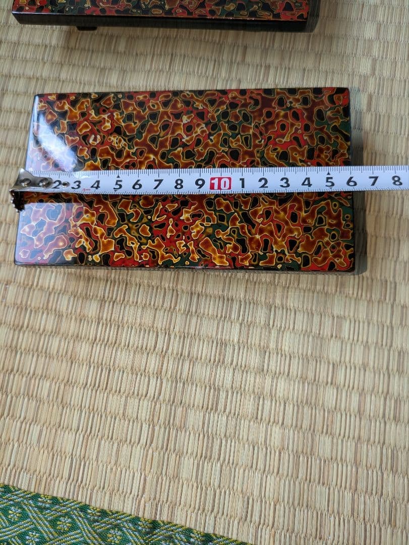 Lacquerware containers and plates - 8