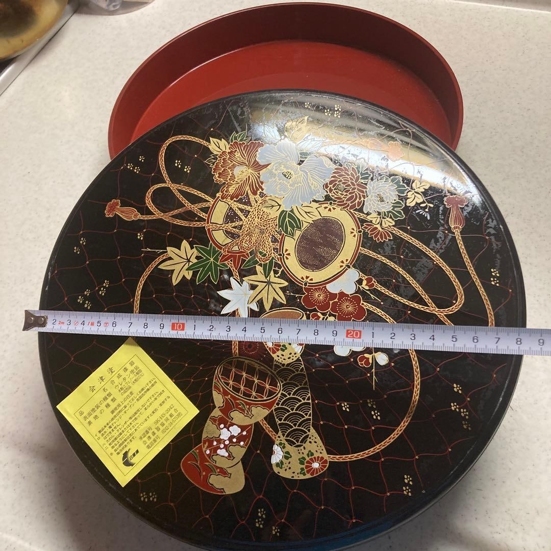 Aizu lacquerware, with an appraisal number, double-layered.: Aizu lacquerware, with authentication number, double-layered, floral pattern, polyurethane synthetic coating, diameter approximately 30 centimeters, original packaging box not included.