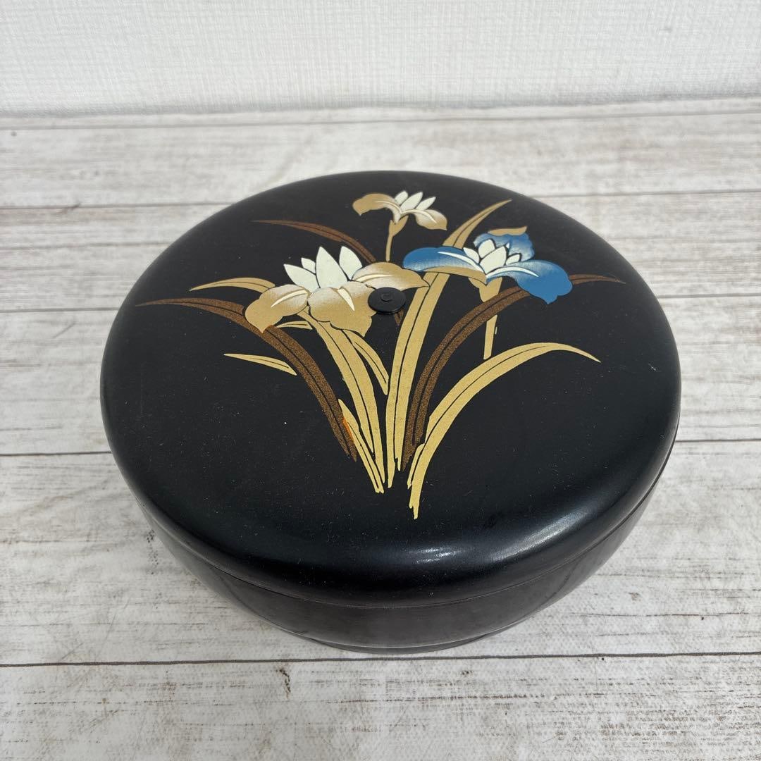 Black floral lacquer candy container: Black floral lacquer candy container